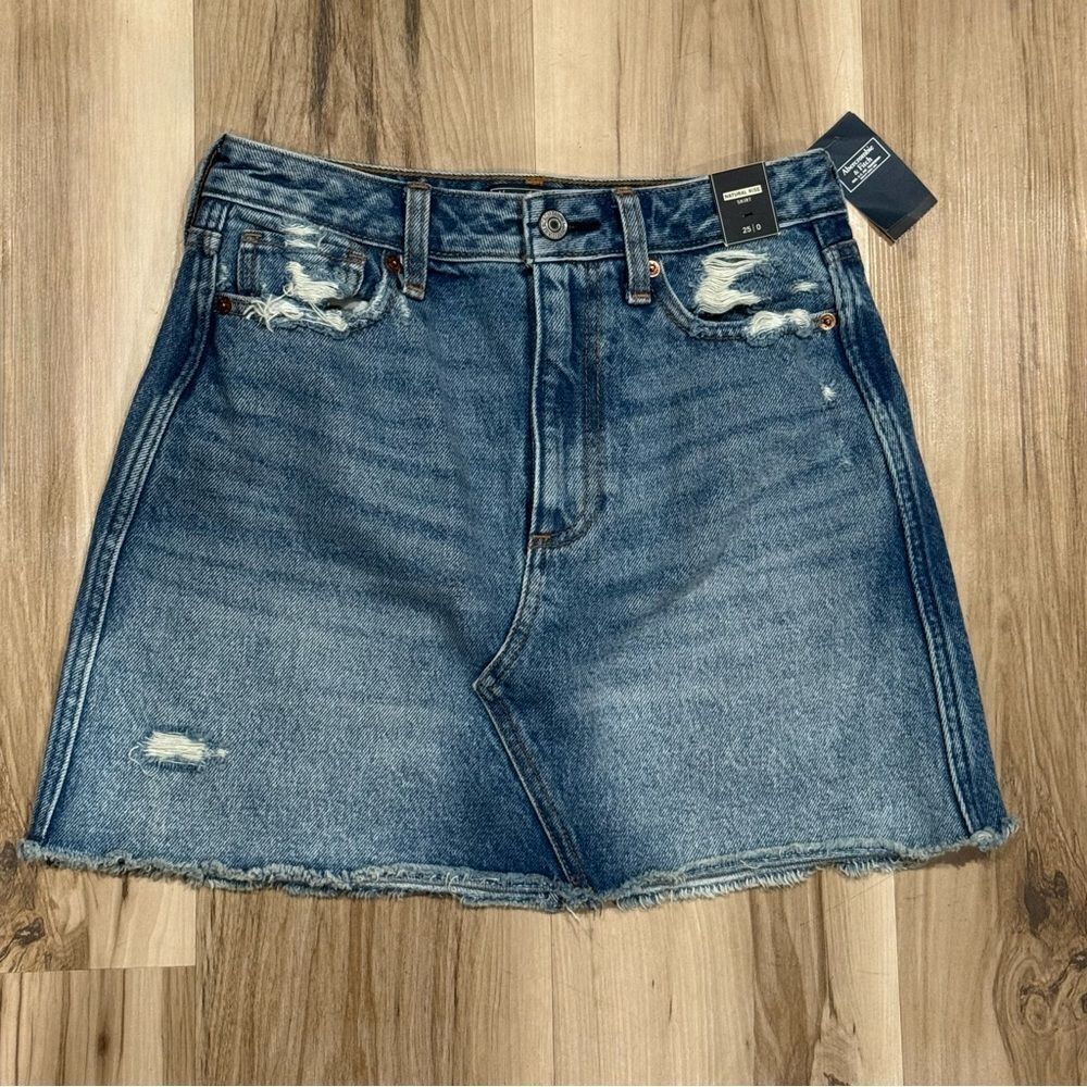 NEW Abercrombie and Fitch Natural Rise Mini Skirt Women’s 24/0